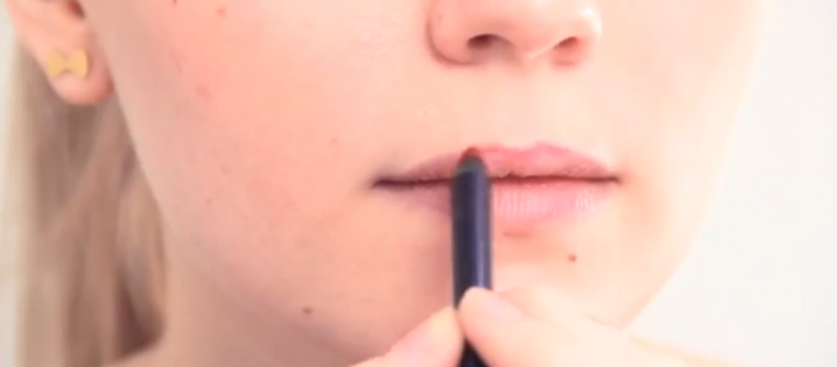 Pour ou contre le crayon contour des lèvres