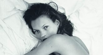 Pour Obsessed for Women, Calvin Klein remet en avant des clichés publicitaires inédits de Kate Moss