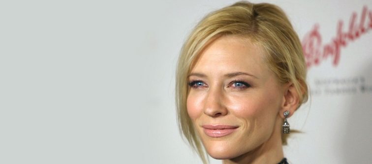 Cate Blanchett renforce son rôle d’égérie pour Giorgio Armani