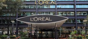 Après Lancôme, YSL et Armani, L'Oréal se paye Valentino