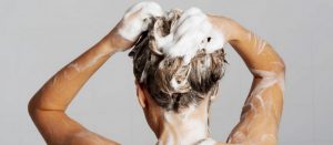 Est-ce mauvais de se laver les cheveux tous les jours ?