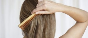 6 astuces pour se démêler les cheveux sans les abîmer
